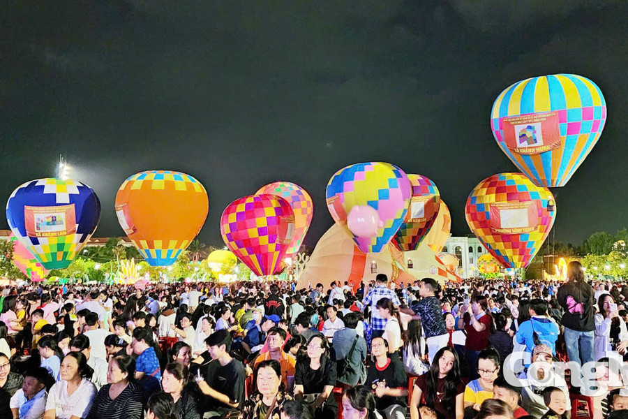 Cà Mau: 121.500 lượt khách đến Lễ hội Khinh khí cầu