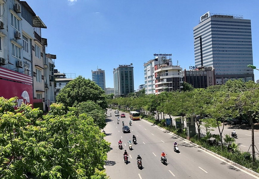 Bắc Bộ có nơi nắng nóng gay gắt 38 độ C, Trung Bộ mưa dông