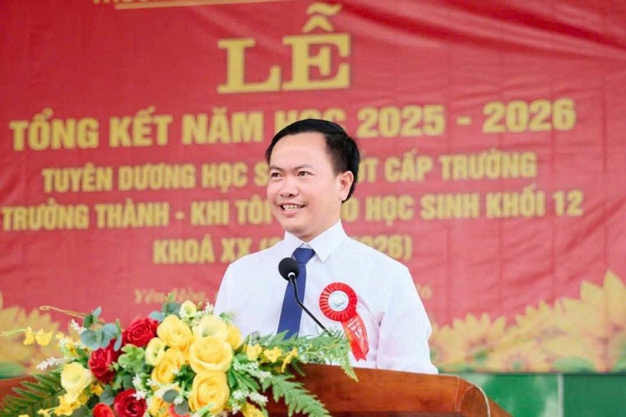 Thầy giáo Hoàng Quốc Quyết làm Hiệu trưởng Trường THPT Hồng Lĩnh