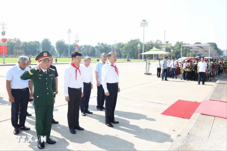 81 năm Quốc khánh 2/9: Tổng Bí thư, Chủ tịch nước tưởng nhớ Chủ tịch Hồ Chí Minh