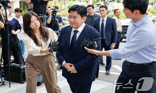 Chủ tịch HYPE Bang Si Hyuk và dàn lãnh đạo bị truy tố vì tội cáo buộc gian lận, nghi thu lợi bất chính 263 tỷ won
