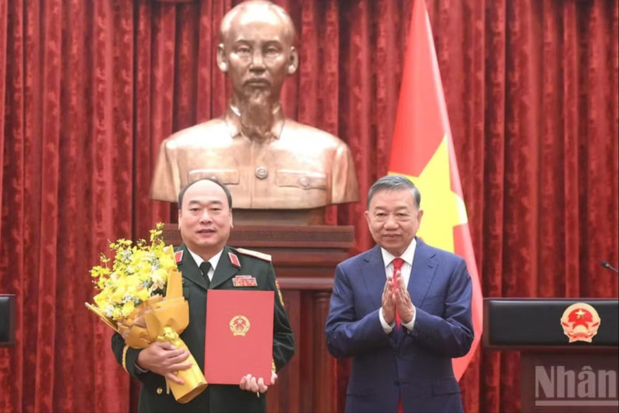 Trao quyết định thăng quân hàm Thượng tướng cho sĩ quan Quân đội nhân dân Việt Nam