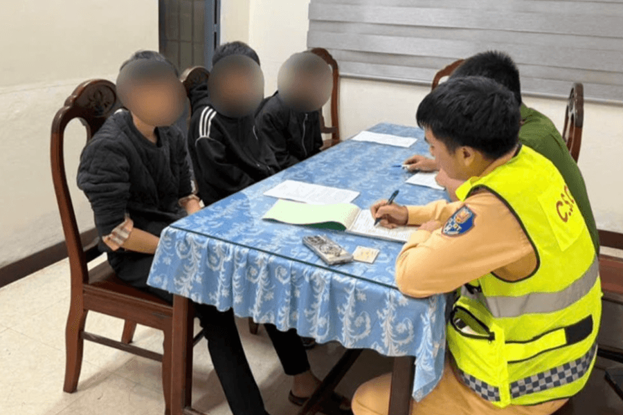 Xử lý 2 thiếu niên vi phạm giao thông