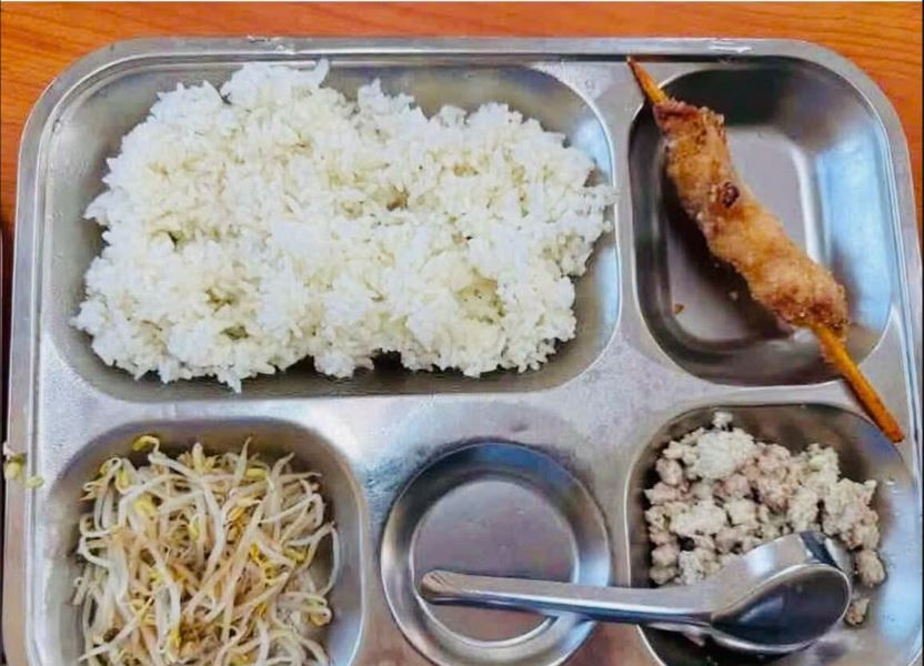 Hà Nội yêu cầu làm rõ phản ánh về bữa ăn bán trú không đảm bảo chất lượng