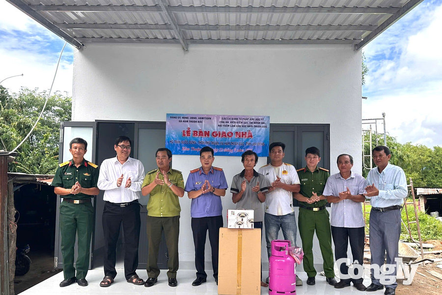 Khối tư pháp khu vực 12 - Lâm Đồng chung tay dựng mái ấm cho hộ nghèo