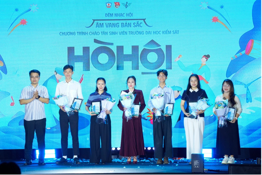 Chương trình chào tân sinh viên năm 2026 Trường Đại học Kiểm sát với chủ đề "Hò hội - Âm vang bản sắc"