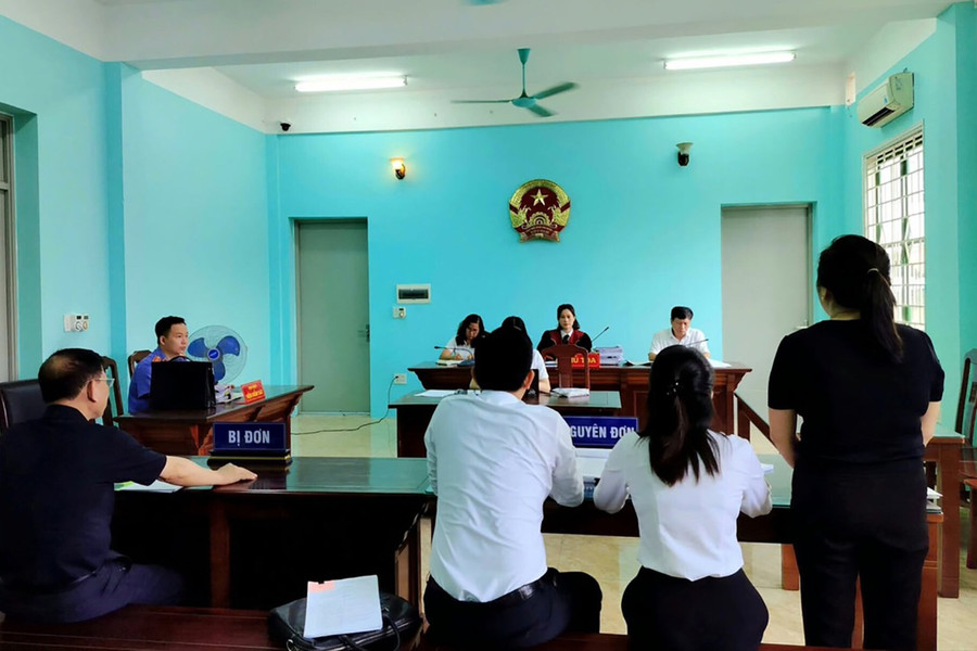 Hai con sinh non tử vong, người mẹ kiện bệnh viện
