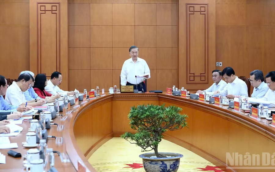 Công tác tư tưởng phải sát thực tiễn, chủ động phát hiện và thúc đẩy giải quyết vấn đề