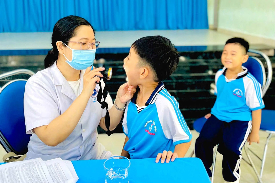 Gần 1.300 học sinh được chăm sóc răng miệng