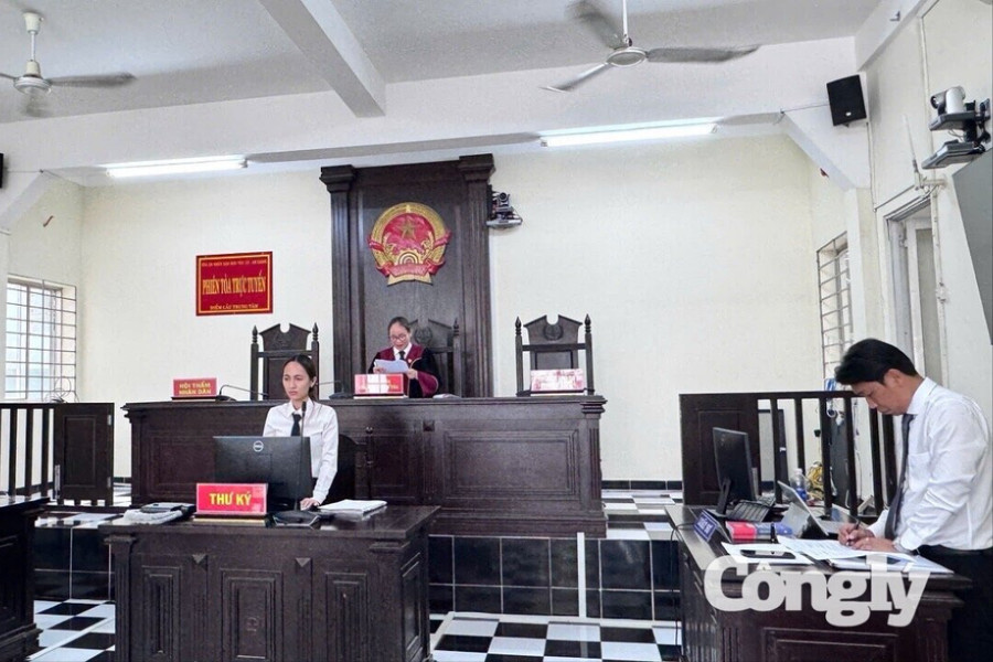 Nữ Thẩm phán tận tâm phụng sự công lý