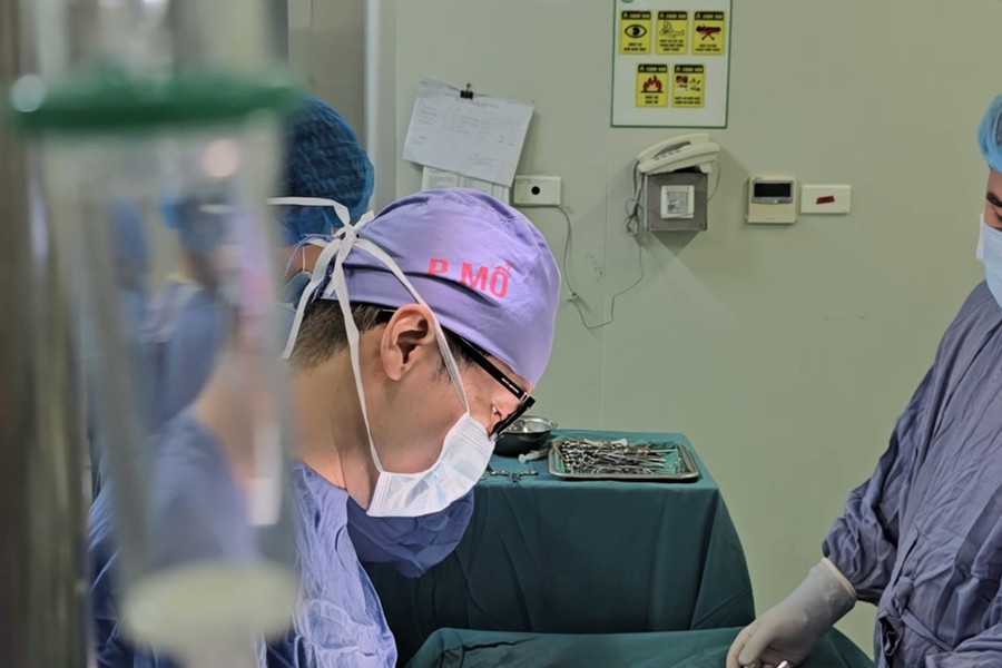 Phát hiện u tinh hoàn ở bé trai 10 tuổi