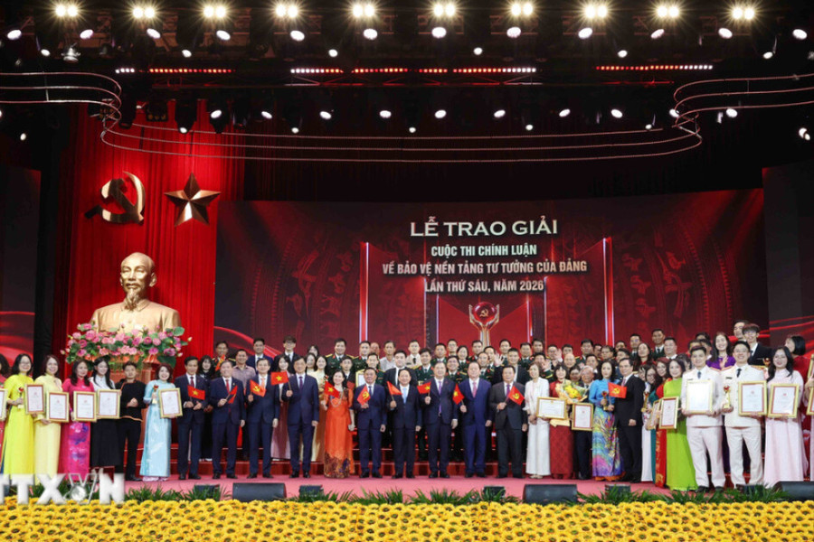 Thường trực Ban Bí thư Trần Cẩm Tú dự Lễ trao giải Cuộc thi chính luận về bảo vệ nền tảng tư tưởng của Đảng lần thứ 6