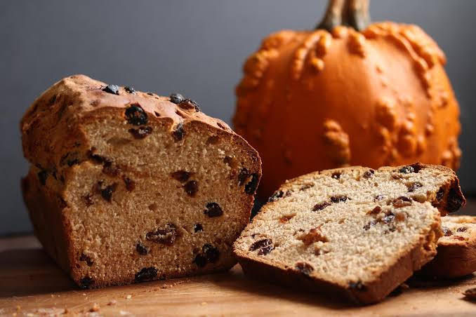 Barmbrack - Ổ bánh mì Halloween có thể dự đoán vui tương lai của người Ireland